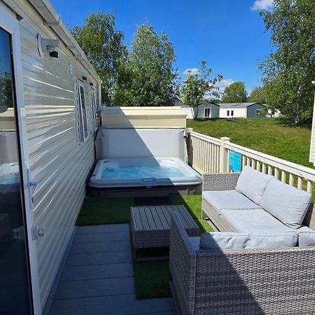 Rj Luxury Caravan Hire With Hot Tub Tattershall Extérieur photo