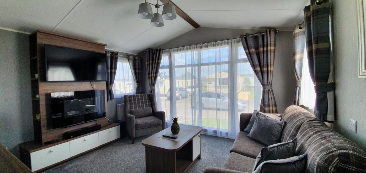 Rj Luxury Caravan Hire With Hot Tub Tattershall Extérieur photo