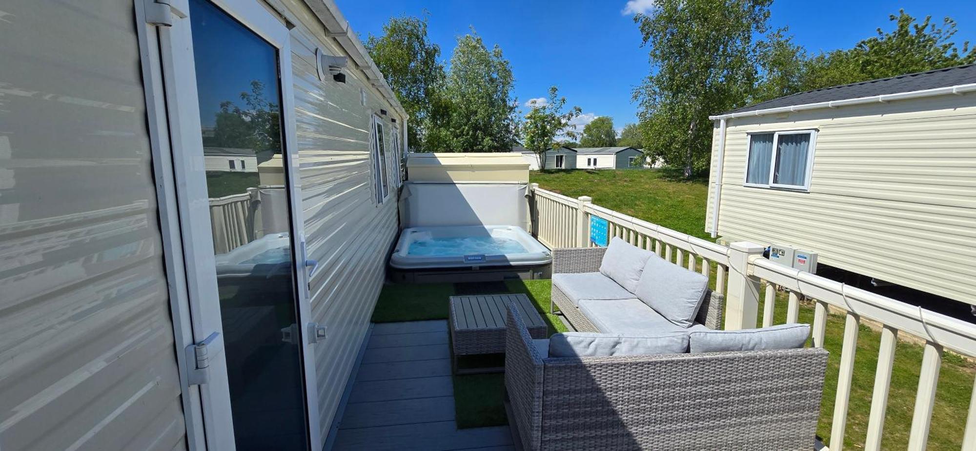 Rj Luxury Caravan Hire With Hot Tub Tattershall Extérieur photo