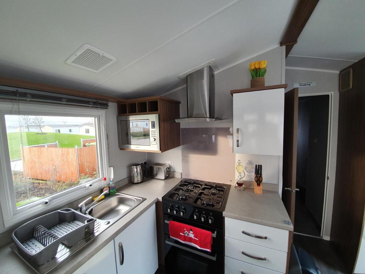 Rj Luxury Caravan Hire With Hot Tub Tattershall Extérieur photo